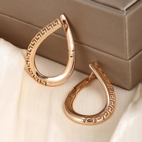 NEW 18K Gold Plated Greek Key Oval Hoop Earrings - Picture 1 of 3